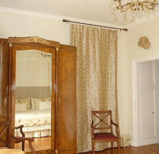 La Grande Maison Bed & Breakfast