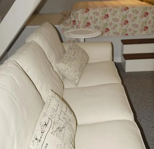 La Grande Maison Bed & Breakfast